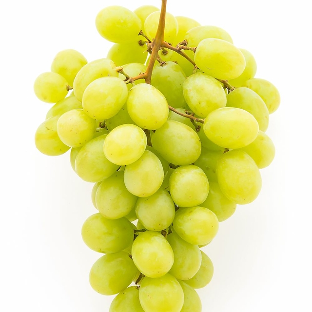 https://cdn.ratnamanieshop.com/public/product-images/grapes_1757411262956.jpg