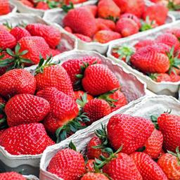 https://cdn.ratnamanieshop.com/public/product-images/strawberriess_1757409674762.jpg